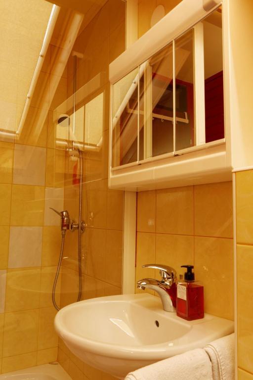 Pod Orehi Guest House Loče pri Poljčanah Pokój zdjęcie